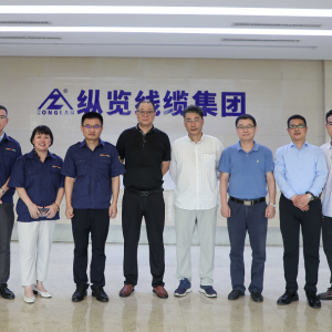 云南省機械工業(yè)行業(yè)協(xié)會、昆明電纜集團昆電工電纜有限公司領(lǐng)導(dǎo)一行到縱覽線纜集團參觀交流